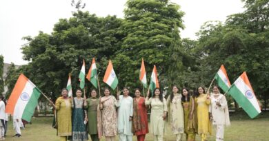 स्पर्श हिमालय विश्वविद्यालय में हर्षोल्लास के साथ मनाया गया स्वतंत्रता दिवस समारोह