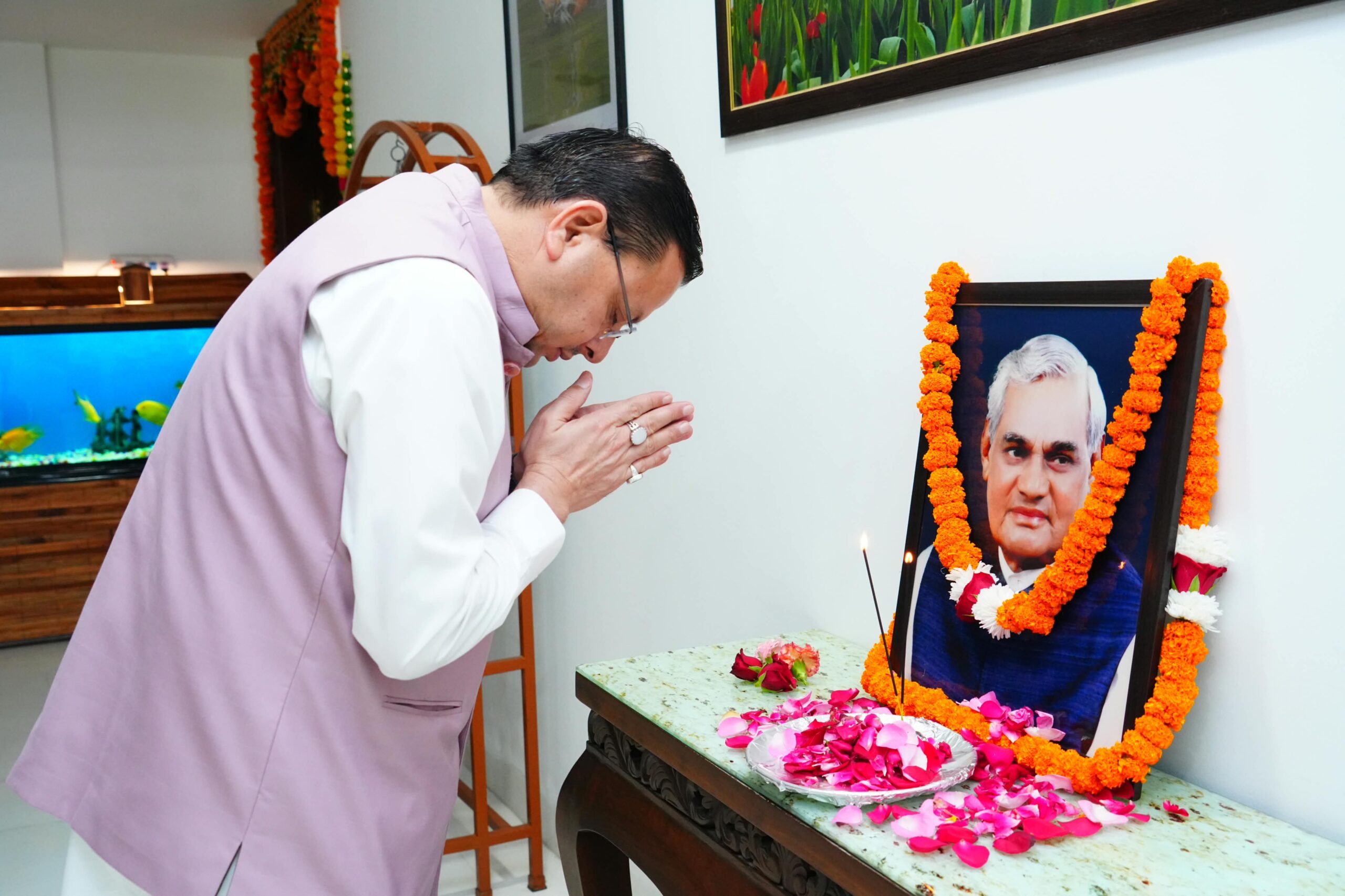 सीएम धामी ने पूर्व प्रधानमंत्री एवं भारत रत्न अटल बिहारी वाजपेयी को श्रद्धांजलि अर्पित की