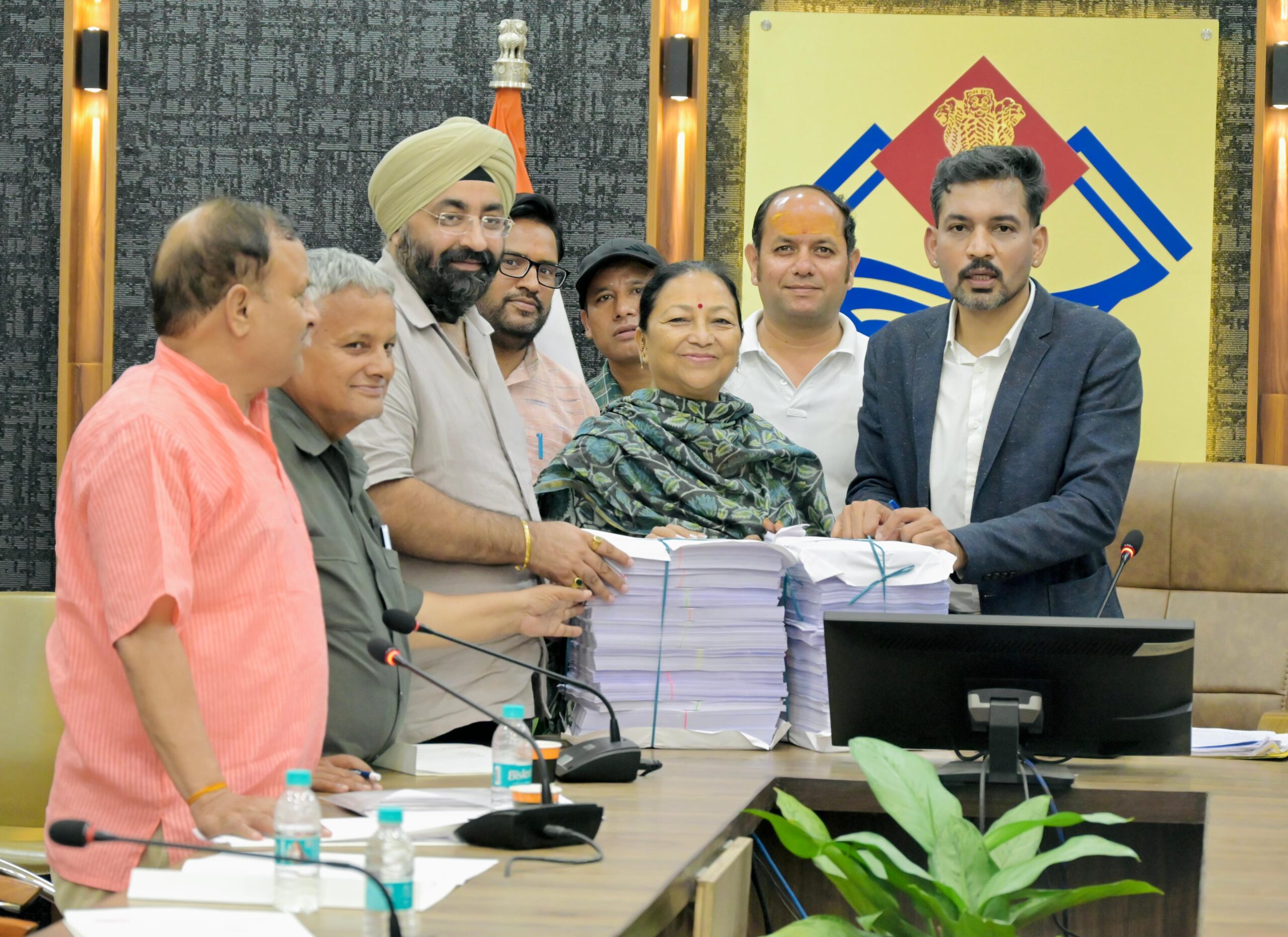 मतदाता पुनरीक्षण को लेकर राजनीतिक दलों के साथ डीएम दून की हुई अहम बैठक