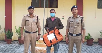 अवैध रूप से शराब की तस्करी में लिप्त 03 अभियुक्तो को दून पुलिस ने किया गिरफ्तार