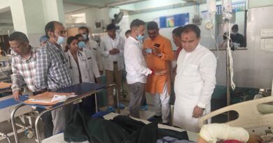 बेस अस्पताल पहुंचे कैबिनेट मंत्री धन सिंह, मरीजों से जाना स्वास्थ्य का हाल