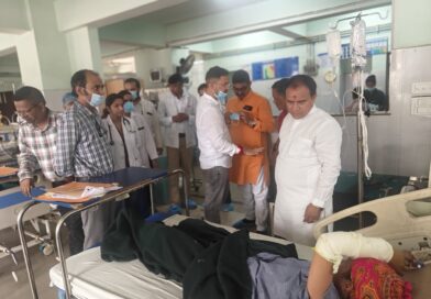 बेस अस्पताल पहुंचे कैबिनेट मंत्री धन सिंह, मरीजों से जाना स्वास्थ्य का हाल