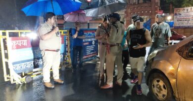 भारी बरसात के बीच देहरादून पुलिस की “नाईट स्ट्राइक 