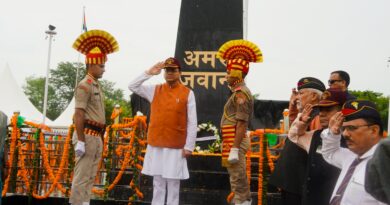 सीमांत क्षेत्र में शहीद स्मारक एवं विशाल तिरंगे का लोकार्पण, सीएम धामी ने वीर शहीदों को किया नमन