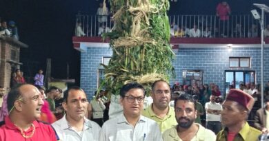 दुबड़ी पर्व में गूंजे लोकवाद्य, सजी फसल-पत्तियों की दुबड़ी, एडीएम ने ग्रामीणों संग किया प्रकृति पूजन