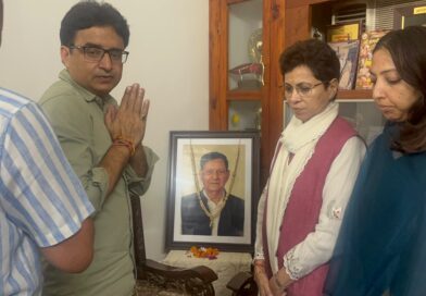 दिवंगत कांग्रेस नेता हीरा सिंह बिष्ट के घर पहुँची प्रदेश प्रभारी कुमारी शैलजा, परिजनों से मिलकर दी सांत्वना 