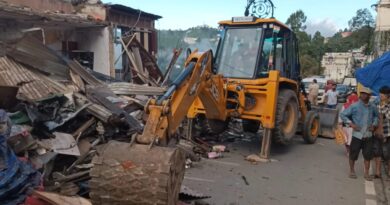 मसूरी के रॉक स्टोन पर चला एमडीडीए का बुलडोजर, अपर माल रोड पर अनाधिकृत निर्माण ध्वस्त