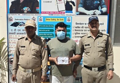 अवैध रूप से सट्टा लगाते 01 अभियुक्त को देहरादून पुलिस ने किया गिरफ्तार