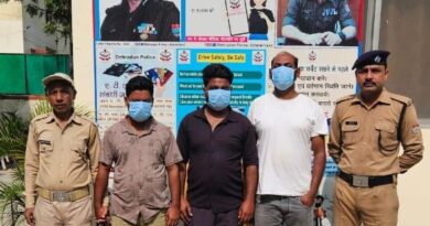 सार्वजनिक स्थान पर हुड़दंग करने वालो को दून पुलिस ने पढ़ाया कानून का पाठ