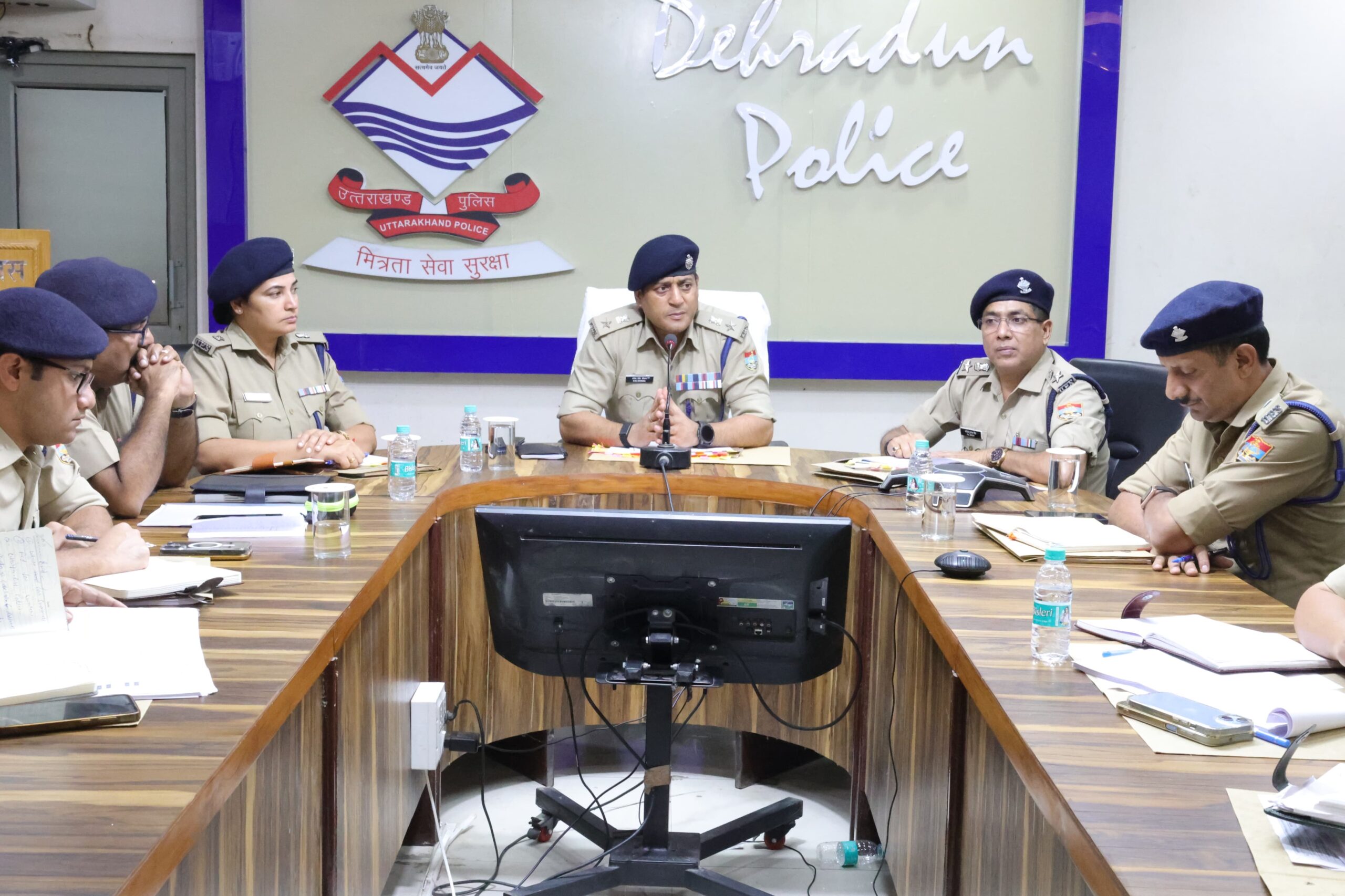 देर रात तक चली मैराथन बैठक में दिखे एसएसपी दून के कड़े तेवर