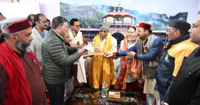 राज्यपाल डॉ. ढाल सिंह बिसेन ने भगवान बद्री विशाल के दर्शन कर प्रदेश की खुशहाली की कामना की