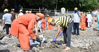 साधू संतो ने गंगा में चलाया स्वच्छता अभियान