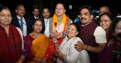 ऋषिकेश में मुख्यमंत्री पुष्कर सिंह धामी का स्थानीय लोगों एवं युवाओं ने किया भव्य स्वागत