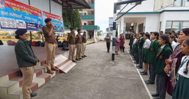 छात्र-छात्राओं के बीच पहुंचकर दून पुलिस ने चलाई जागरूकता की पाठशाला