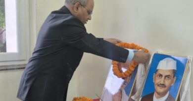 आयुक्त गढ़वाल मंडल ने राष्ट्रपिता महात्मा गांधी एवं पूर्व प्रधानमंत्री लाल बहादुर शास्त्री की जयंती पर श्रद्धा सुमन अर्पित किए